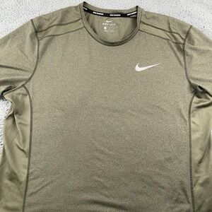 Nike Dri Fit Running Shirt Mens XL Green Short Sleeve Breathe Athletic AT3923